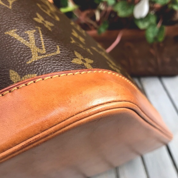 Louis Vuitton Alma in monogram canvas - Picture 3 of 15